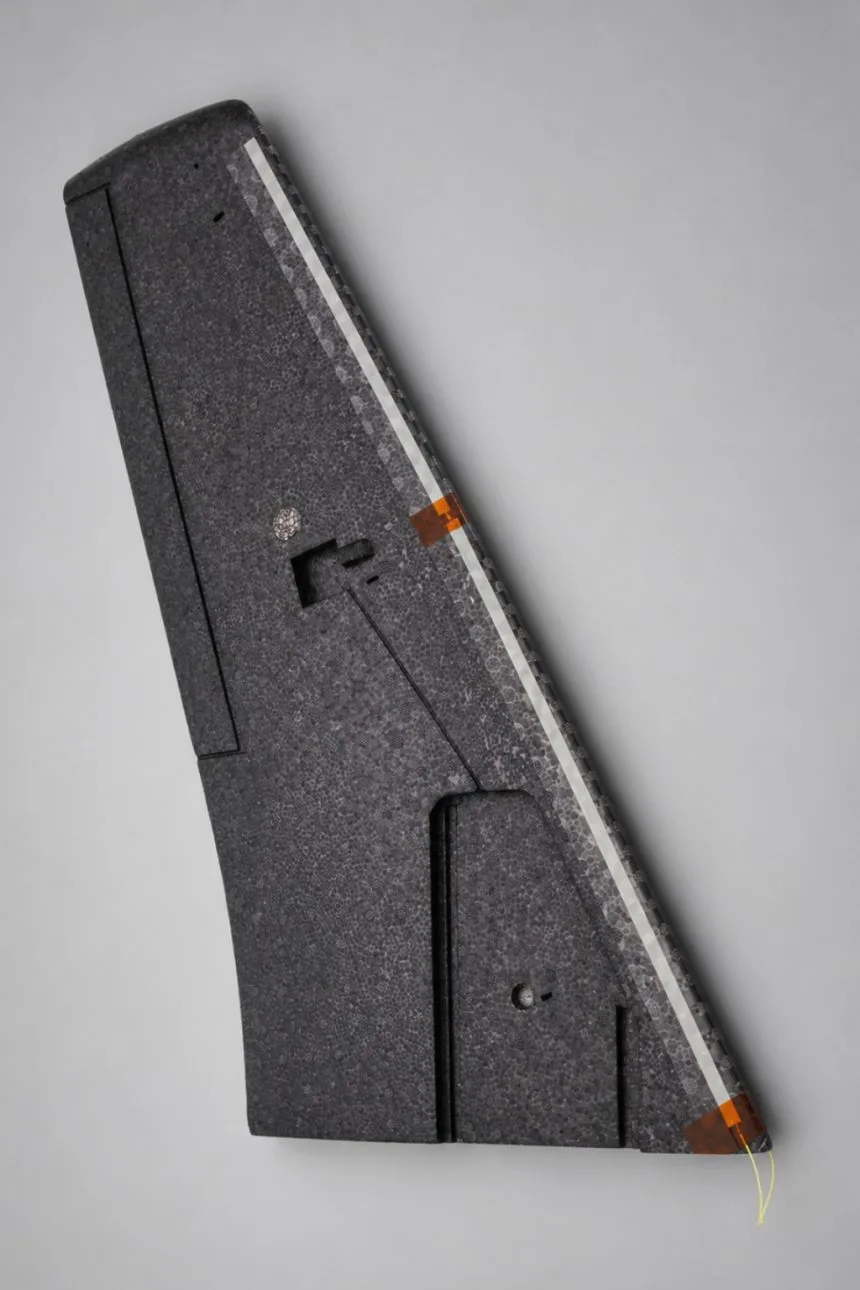 BLACKHEATER GPAD 20+ graphene heating foil on the leading edge of the drone wing
