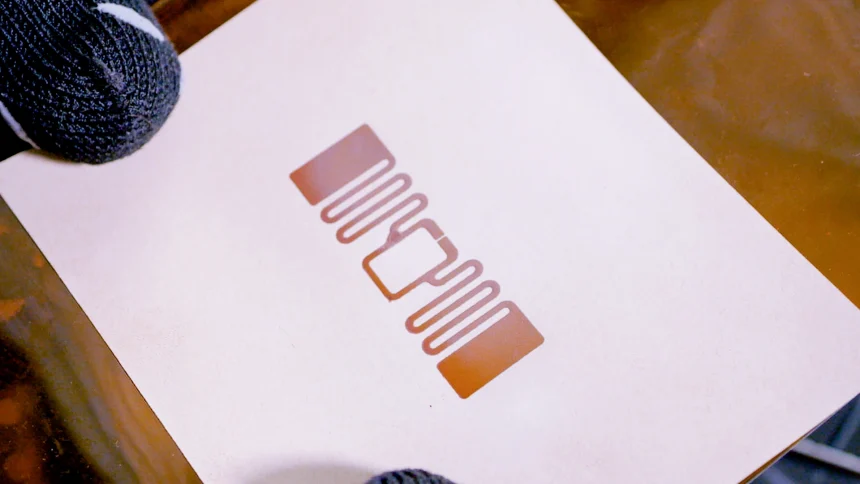 Antena RFID UHF wydrukowana farbą przewodzącą na bazie miedzi na papierze